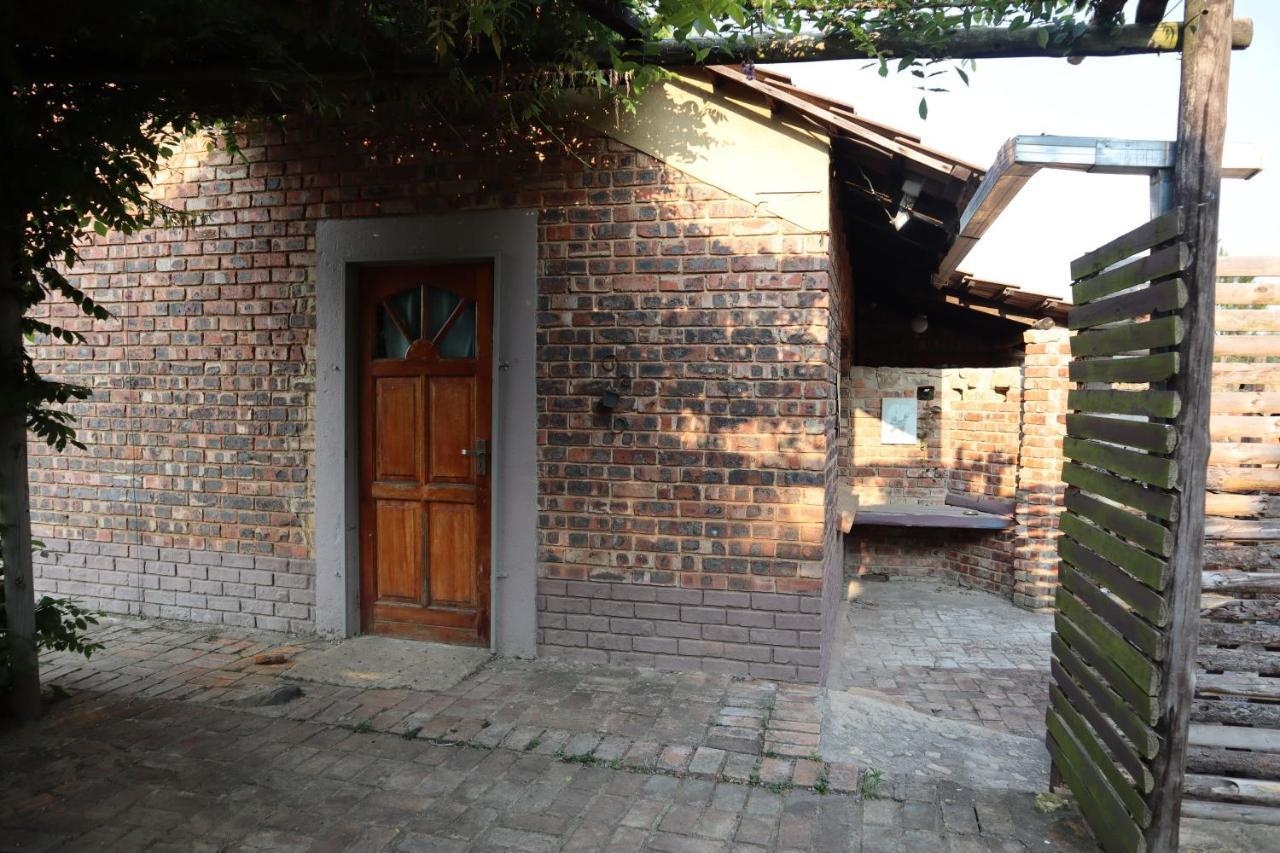Rocks & Roses Farm Stay Lochiel Exterior photo
