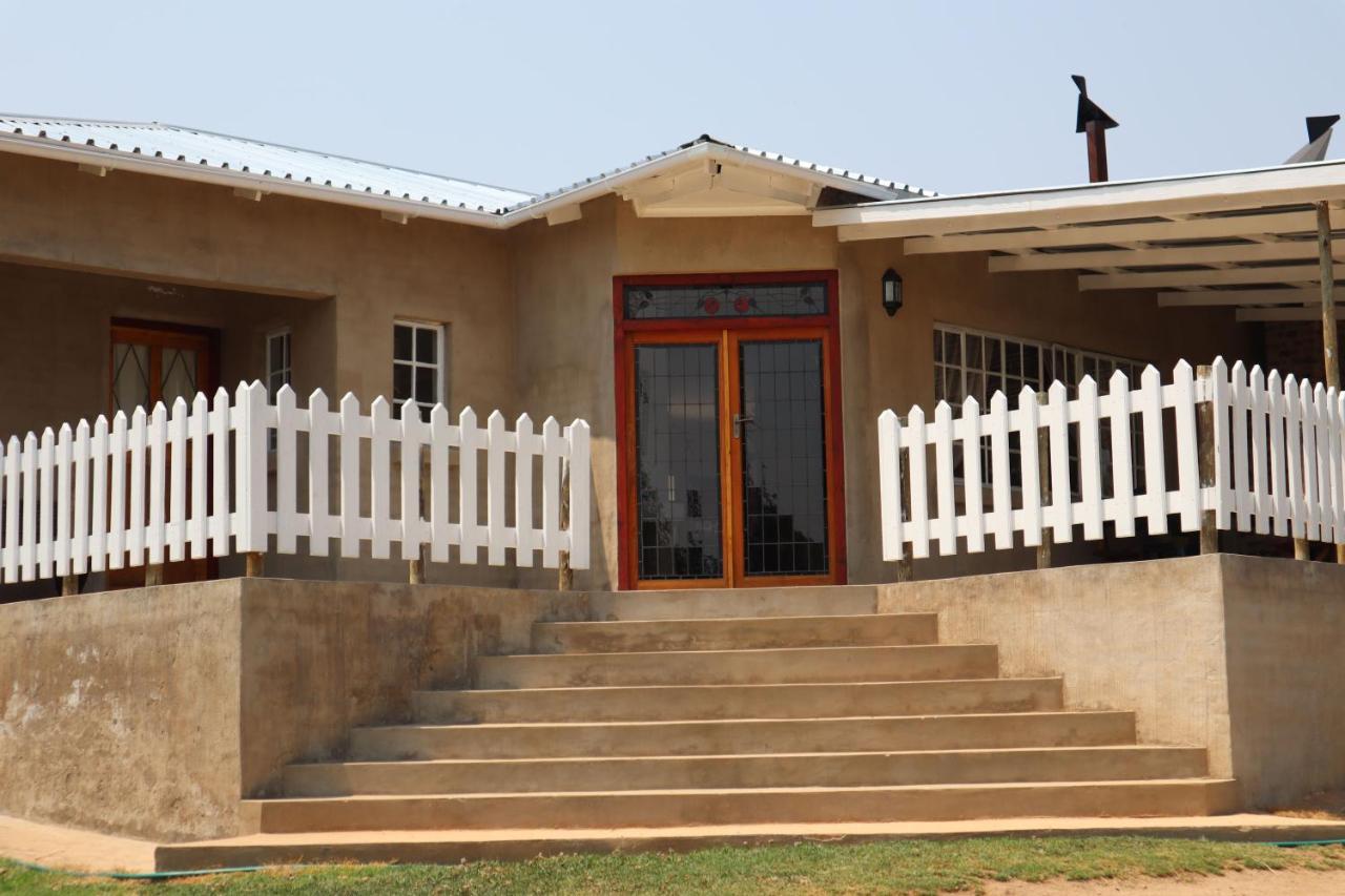 Rocks & Roses Farm Stay Lochiel Exterior photo